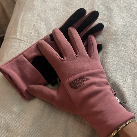 The North Face Pink Gloves - Picture 4 of 4